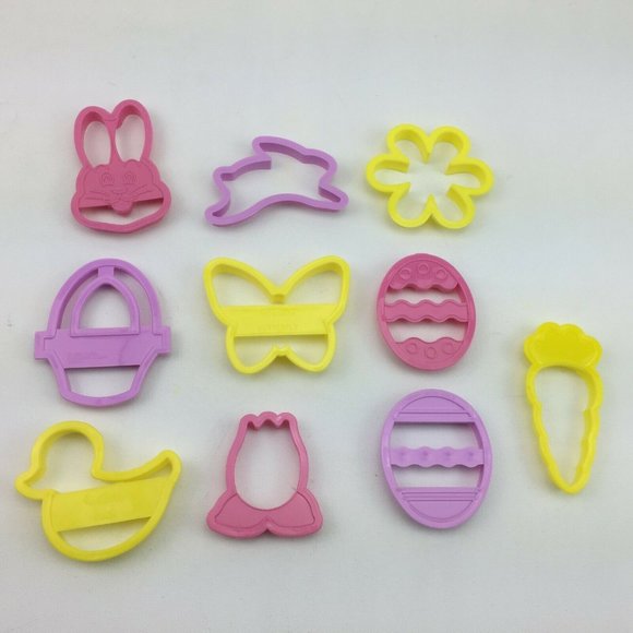 Wilton Easter 10 Piece Cookie Cutter Set Plastic Egg Bunny Flower Carrot Basket - Picture 4 of 4